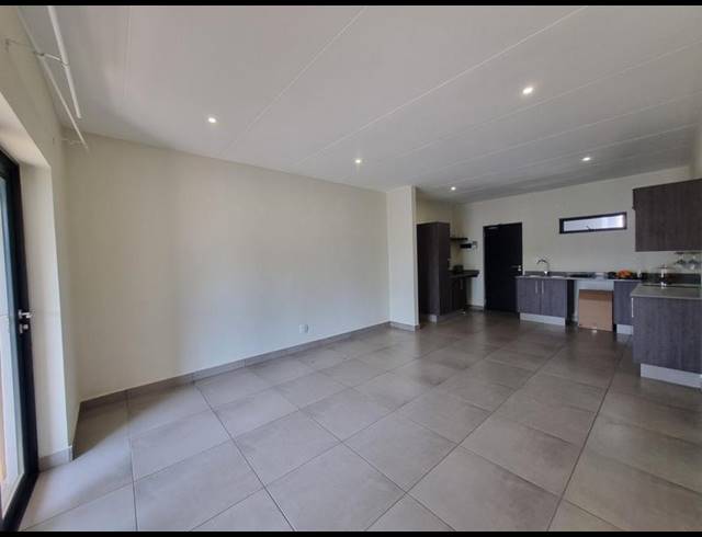 2 BEDROOM APARTMENT FOR SALE IN BRYANSTON
